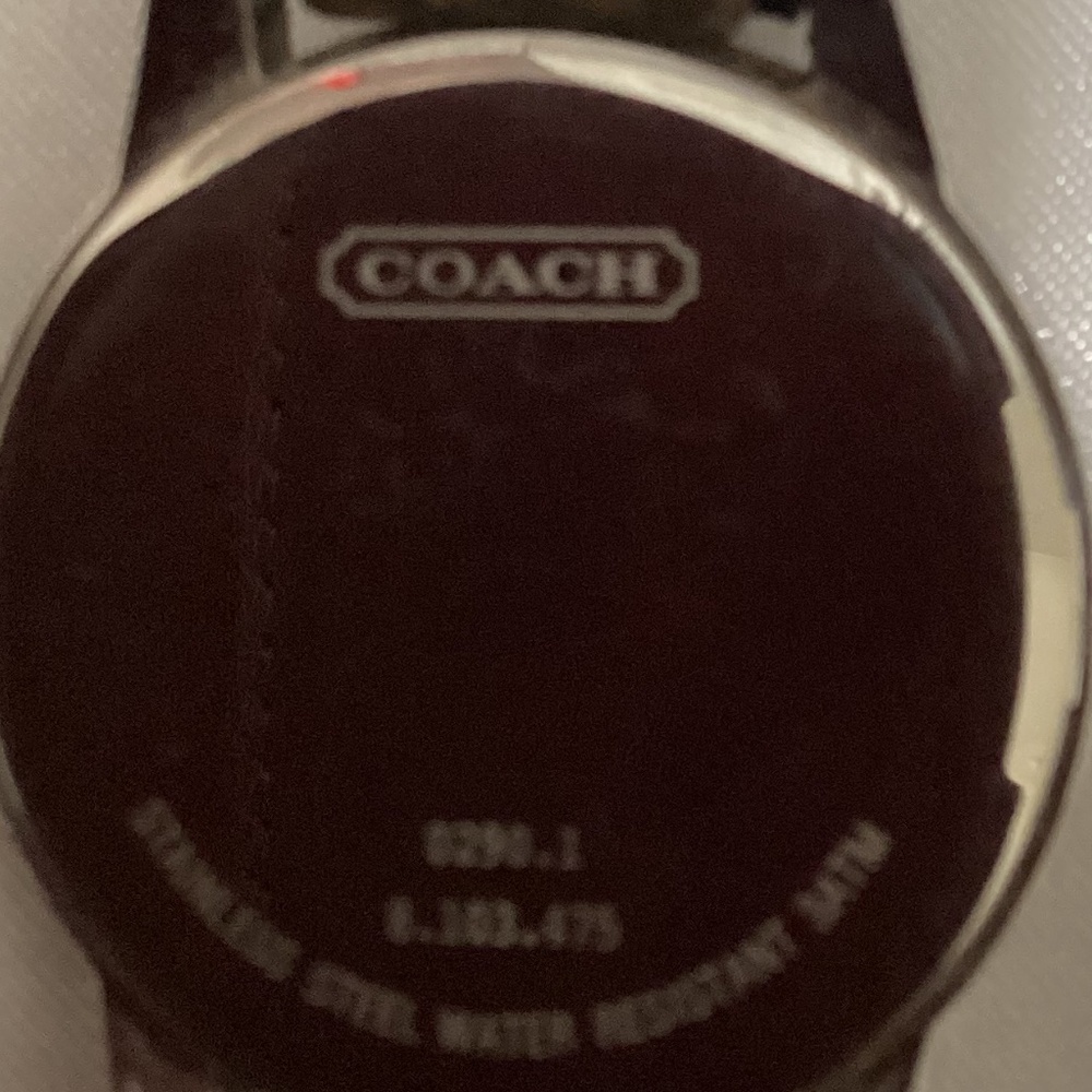 Timeless Elegance: Classic Signature Silver Dial Fabric (Brown/Beige) - Picture 3 of 5